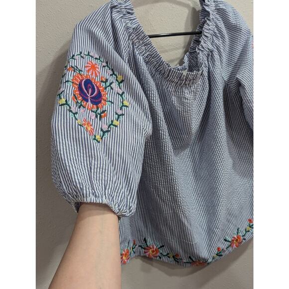 Gorgeous pinstripe off the shoulder peasant style blouse w/floral embroidery L - Picture 2 of 8